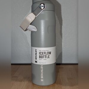 New Stanley IceFlow 24 Oz Fast Flow Anti spill Water Bottle Cup Sage Gray